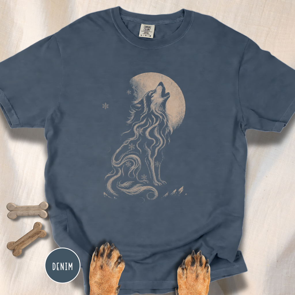 Snow Wolf Howls at the Moon  T-shirt