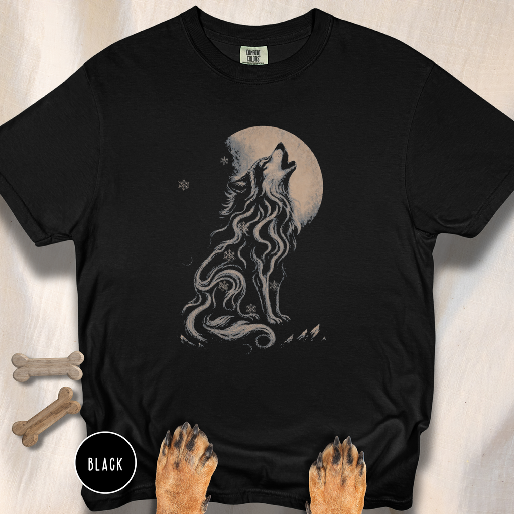 Snow Wolf Howls at the Moon  T-shirt