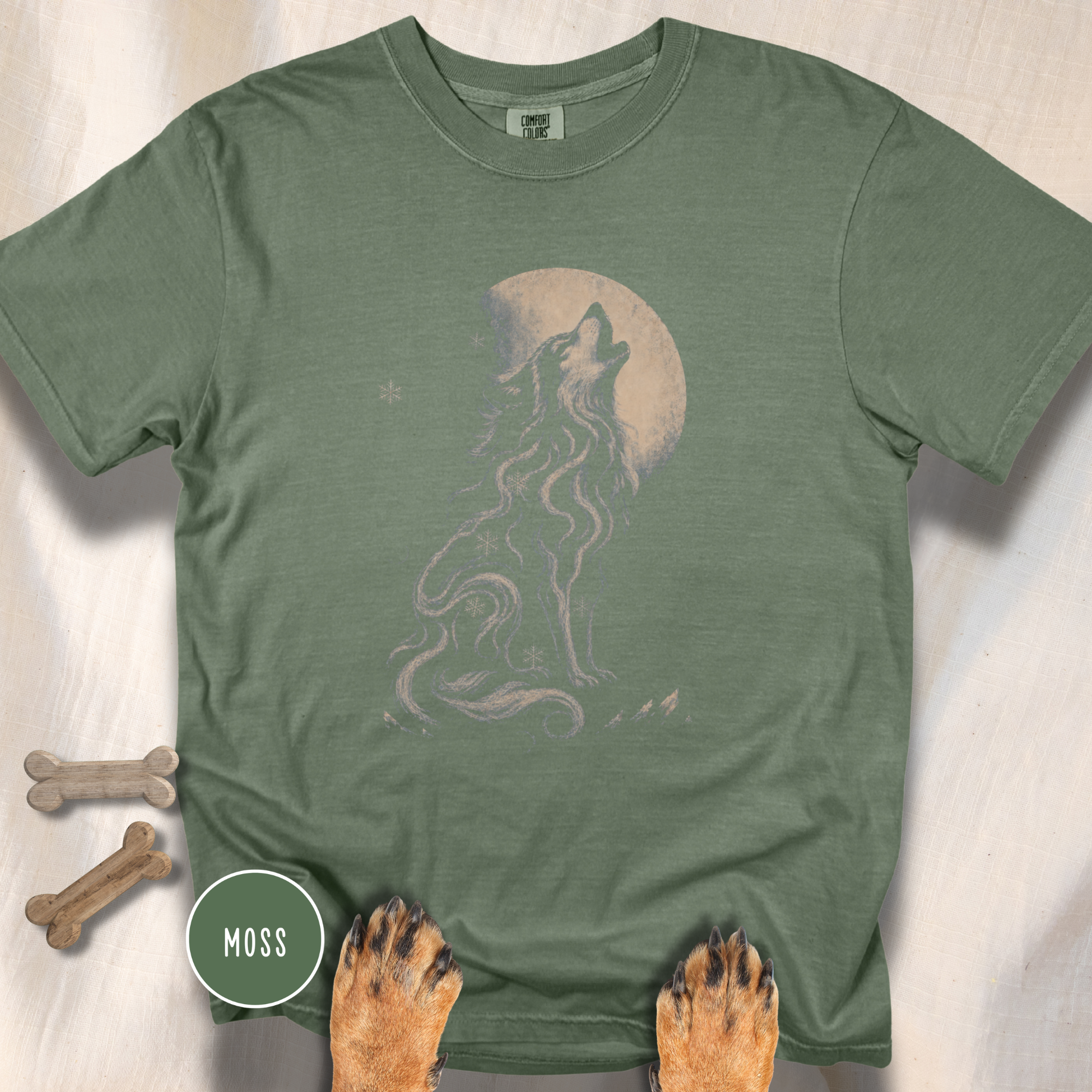 Snow Wolf Howls at the Moon  T-shirt
