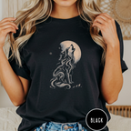 Snow Wolf Howls at the Moon  T-shirt