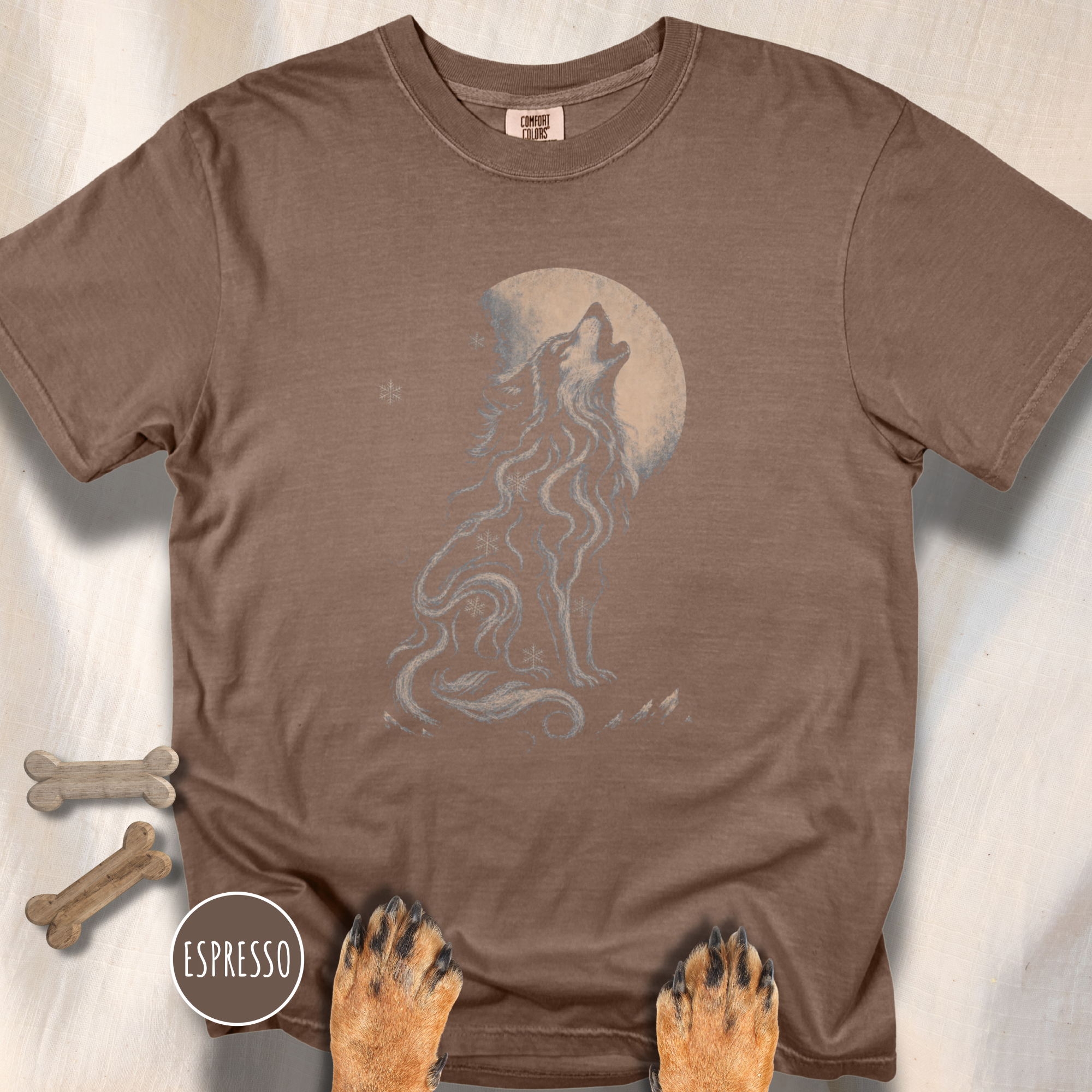 Snow Wolf Howls at the Moon  T-shirt