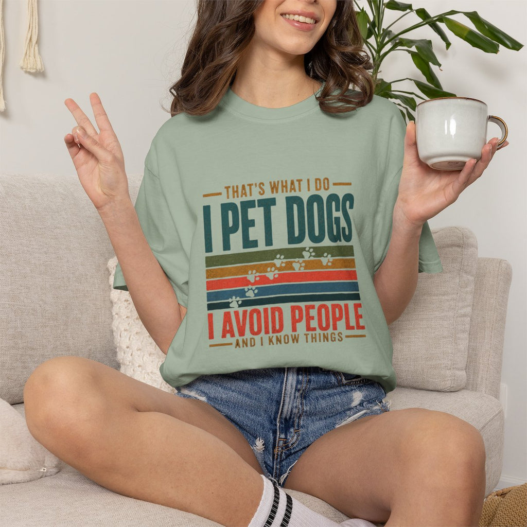 I Pet Dogs and Know Things T-shirt