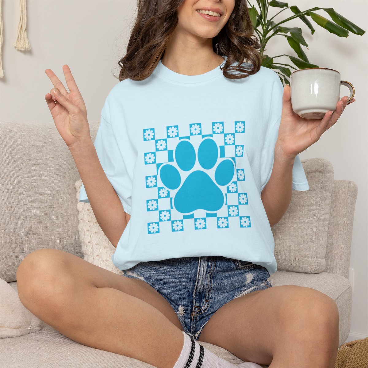 Retro Daisy Grid Paw Print T-shirt