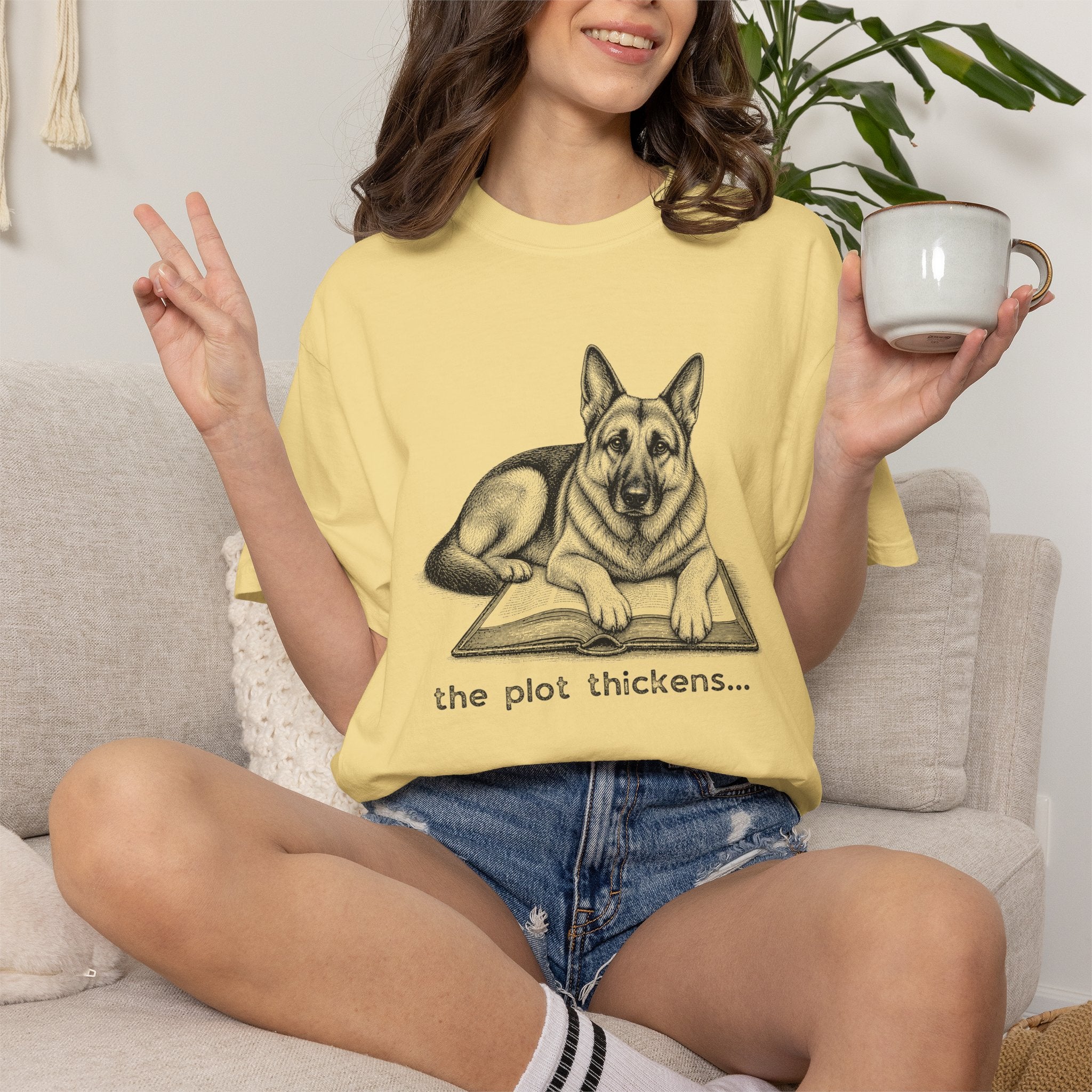 German Shepherd The Plot Thickens T-shirt